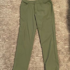LULU LEMON ABC GREEN PANT. Size large. Great condition.